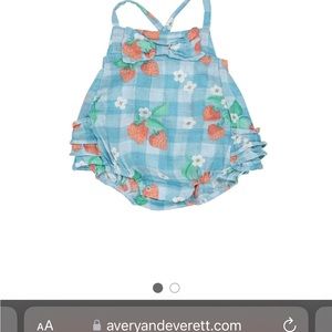 Iike new angel dear strawberry bubble 0-3months